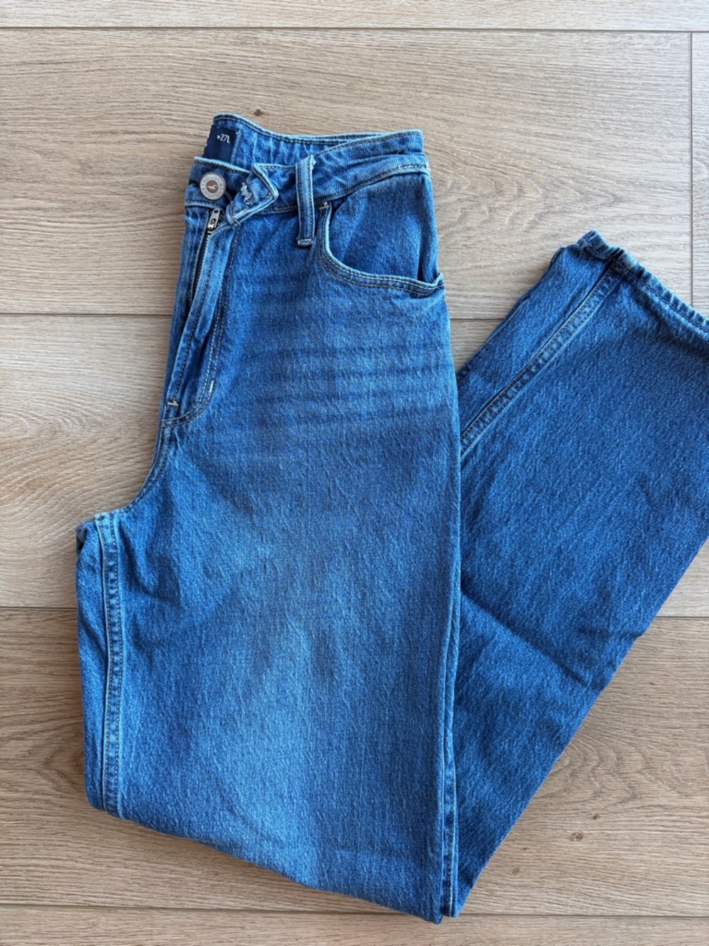 Hollister Women’s Ultra High Rise Dad Jeans | size 4L/27L